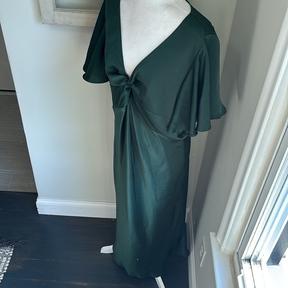 Showpo. AMARTINA MIDI V NECK TWIST BODICE FLUTTER SLEEVE DRESS FOREST GREEN NWT - Picture 6 of 16